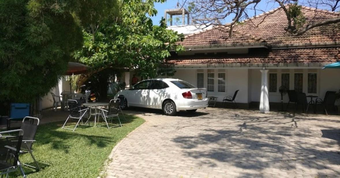 Dions Guest House نيجومبو المظهر الخارجي الصورة