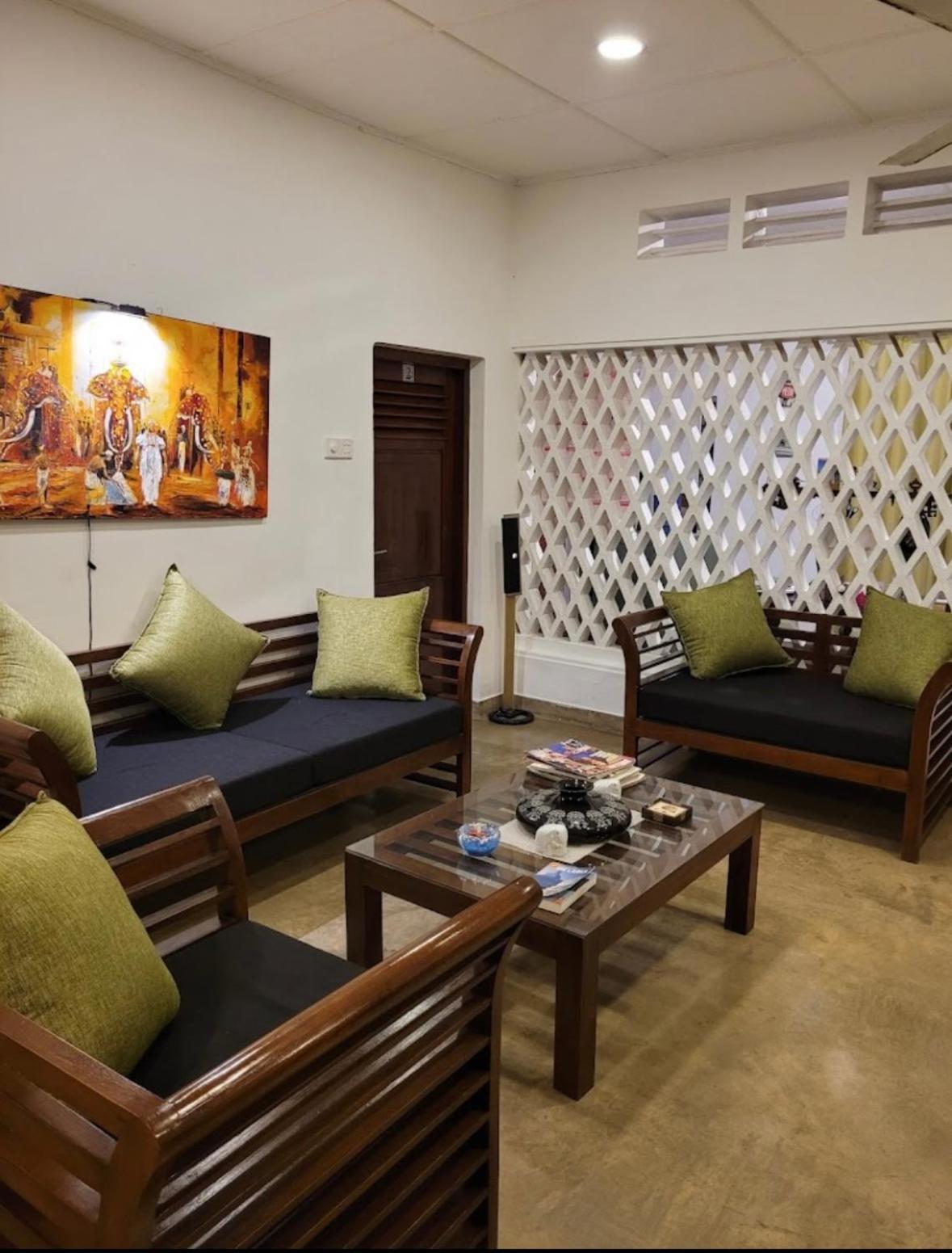 Dions Guest House نيجومبو المظهر الخارجي الصورة