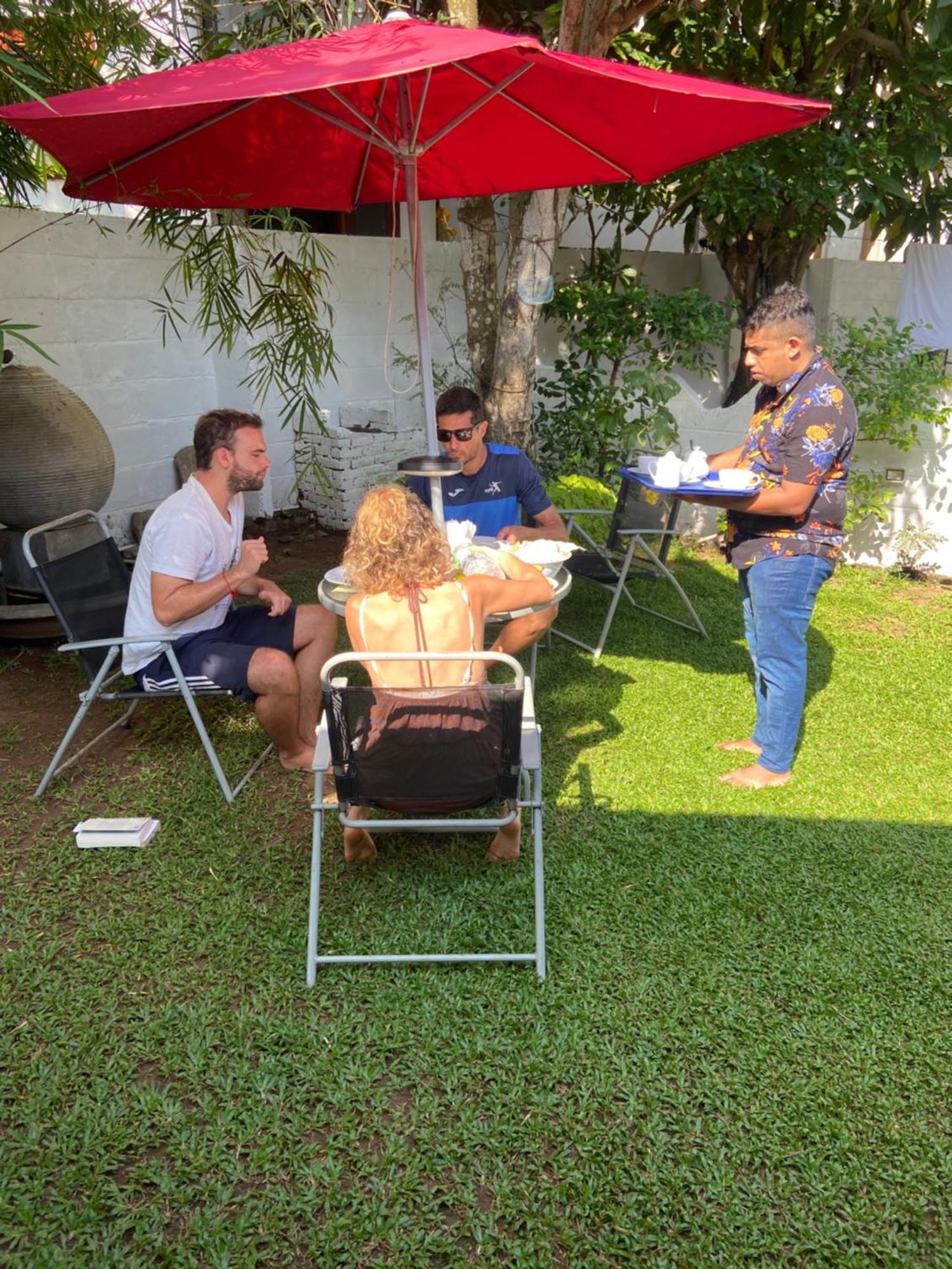 Dions Guest House نيجومبو المظهر الخارجي الصورة
