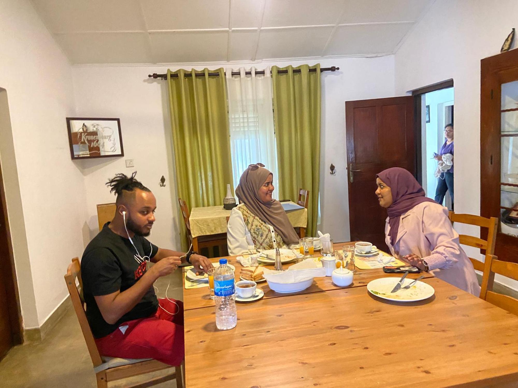 Dions Guest House نيجومبو المظهر الخارجي الصورة