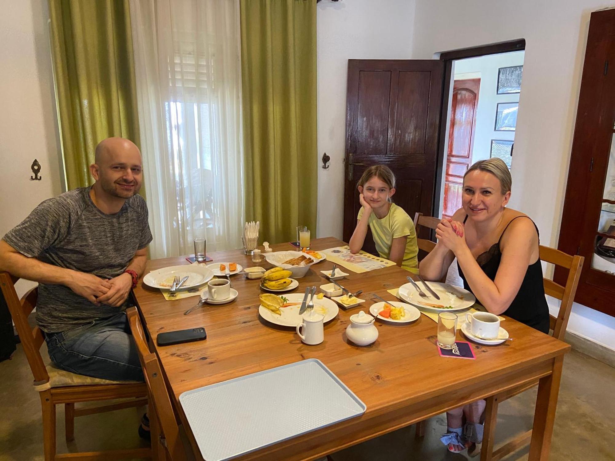 Dions Guest House نيجومبو المظهر الخارجي الصورة