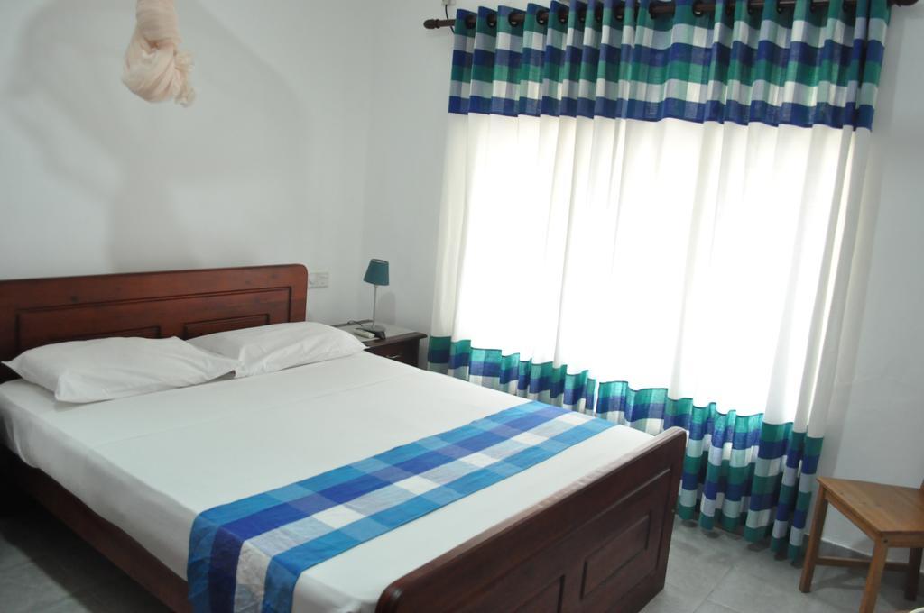 نيجومبو Dions Guest House المظهر الخارجي الصورة