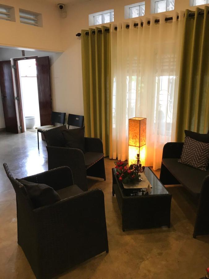 نيجومبو Dions Guest House المظهر الخارجي الصورة